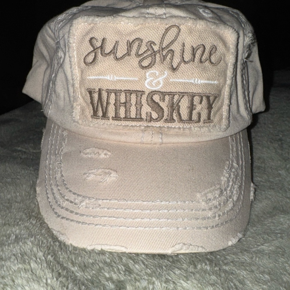 Woman’s Hat From Buckle
